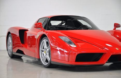 A la venta un Ferrari Enzo prácticamente a estrenar