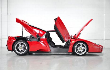 A la venta un Ferrari Enzo prácticamente a estrenar