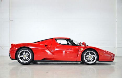 A la venta un Ferrari Enzo prácticamente a estrenar