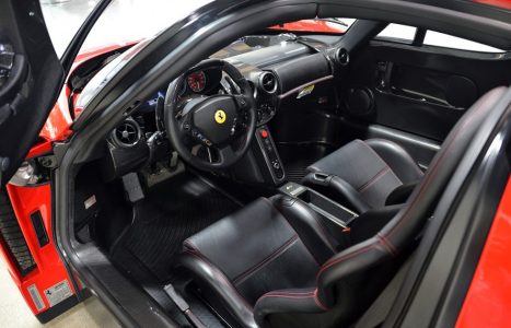 A la venta un Ferrari Enzo prácticamente a estrenar