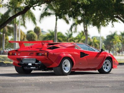 A subasta un exclusivo Lamborghini Countach LP5000 QV de 1986