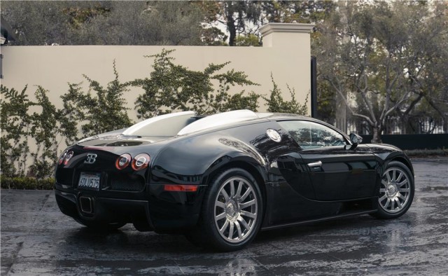 Simon Cowell vende su Bugatti Veyron 3