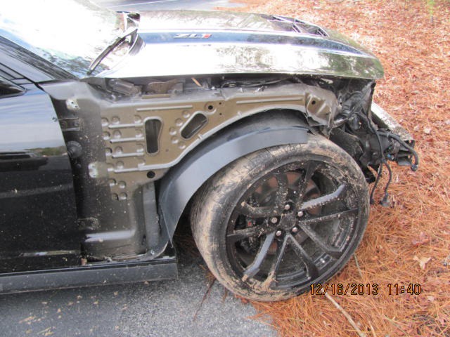 Un mecánico destroza un Chevrolet Camaro ZL1 mientras lo "probaba" 2