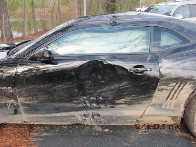 Un mecánico destroza un Chevrolet Camaro ZL1 mientras lo "probaba" 3