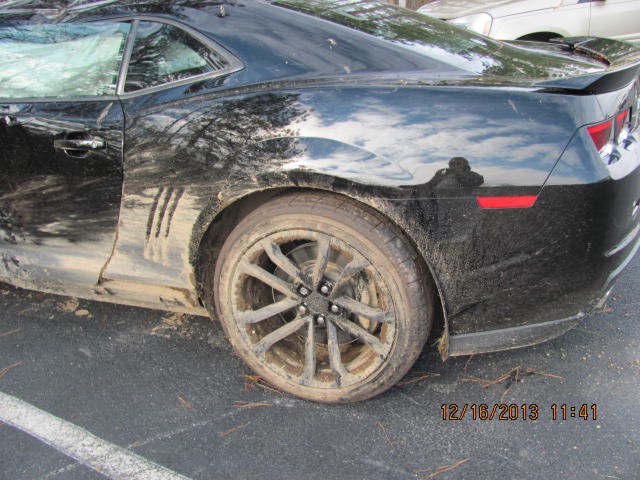 Un mecánico destroza un Chevrolet Camaro ZL1 mientras lo "probaba" 4