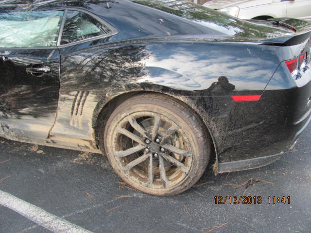 Un mecánico destroza un Chevrolet Camaro ZL1 mientras lo "probaba"