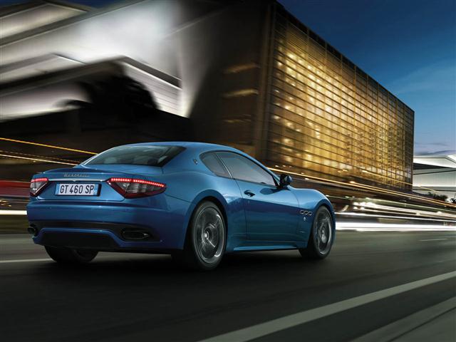 2013-Maserati-GranTurismo-Sport-Rear-Angle