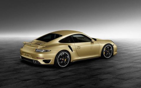 El departamento de personalización de Porsche nos muestra el 911 Turbo Lime Gold