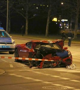 Accidente entre un Ferrari 458 Speciale y un Smart ForTwo