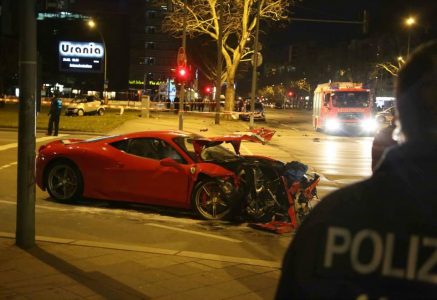Accidente entre un Ferrari 458 Speciale y un Smart ForTwo