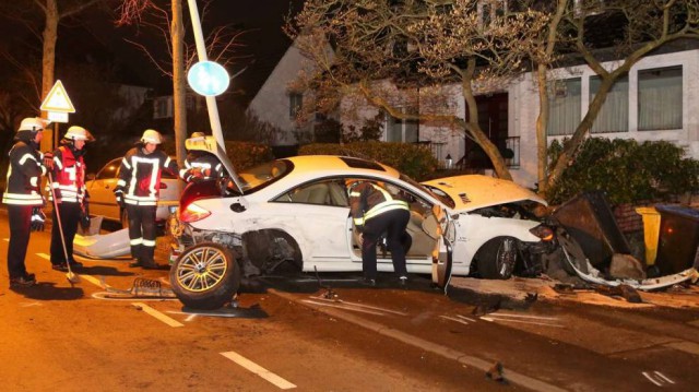 Destrozan un espectacular Mercedes CL65 AMG en Alemania