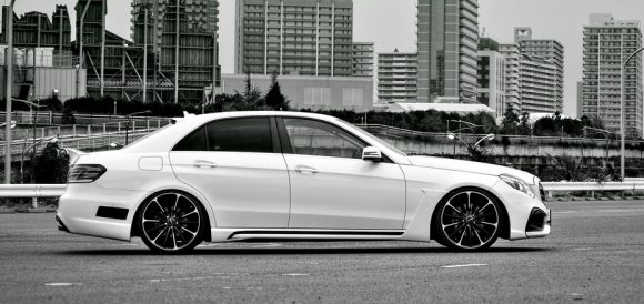 Mercedes Clase E Black Bison Edition por Wald International