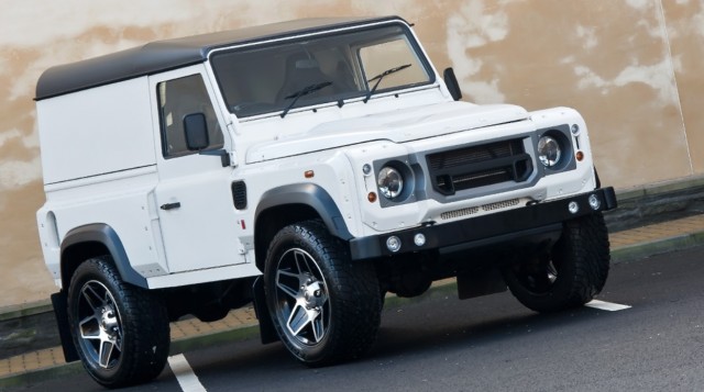 Kahn Design rinde homenaje al Land Rover Defender 2