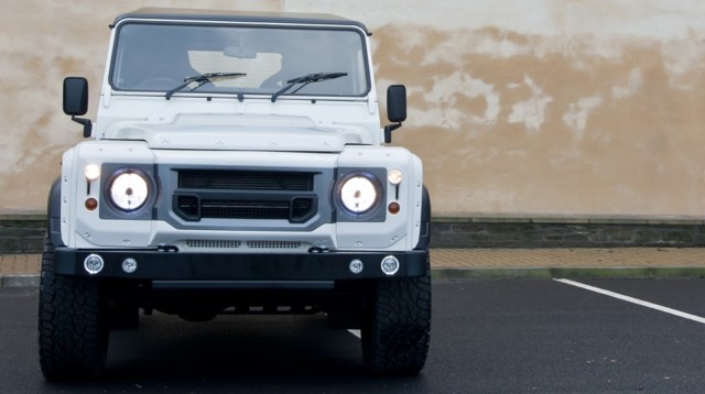 Kahn Design rinde homenaje al Land Rover Defender