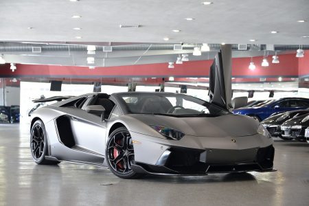 A la venta un Lamborghini Aventador Roadster modificado por Liberty Walk