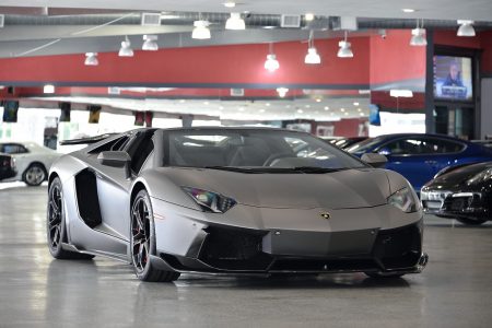 A la venta un Lamborghini Aventador Roadster modificado por Liberty Walk