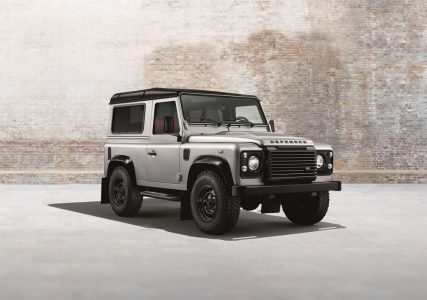 lr_def_black_pack_front34_190214_lowres