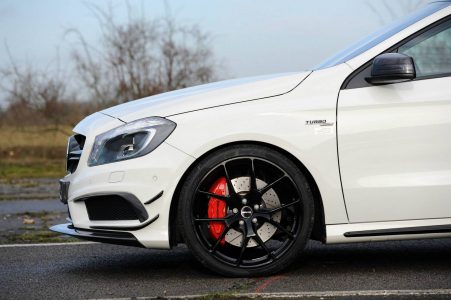 Oakley Design se atreve con el Mercedes A45 AMG