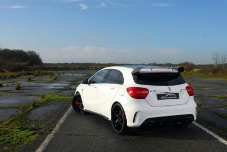 Oakley Design se atreve con el Mercedes A45 AMG