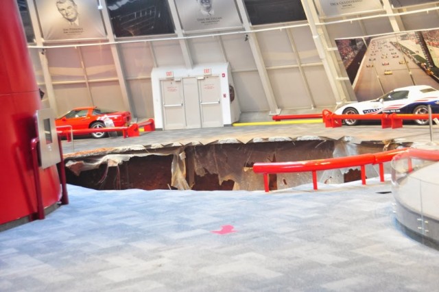 Un hundimiento de tierra en el museo oficial de Corvette causa importantes daños 1