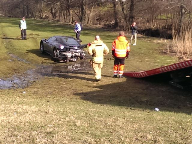 Destroza un Ferrari 458 Italia a sus 18 años cuando lo probaba 1