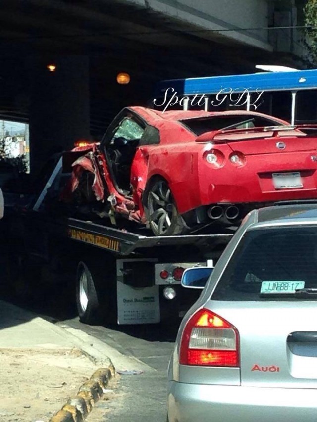 Destrozan un Nissan GT-R en Mexico