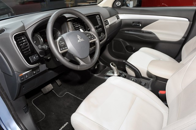 El Mitsubishi Outlander PHEV rebaja sustancialmente su precio 3