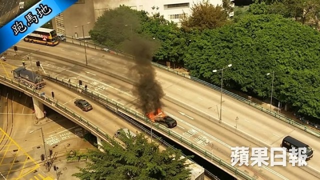 Arde un Ferrari FF en medio de Hong Kong