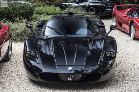 A la venta el único Maserati MC12 de color negro construido