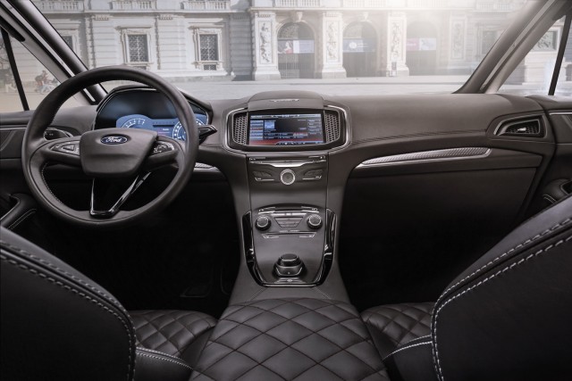 Ford da un nuevo paso hacia el mercado premium con el S-MAX Vignale