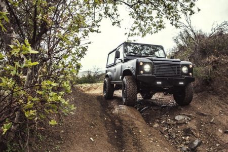 ¿El Land Rover Defender que siempre anhelaste? Icon te lo trae con un V8 LS3 de General Motors