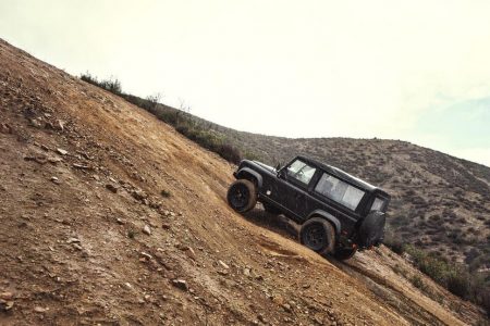 ¿El Land Rover Defender que siempre anhelaste? Icon te lo trae con un V8 LS3 de General Motors