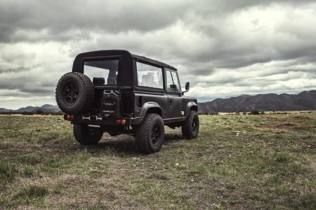 ¿El Land Rover Defender que siempre anhelaste? Icon te lo trae con un V8 LS3 de General Motors