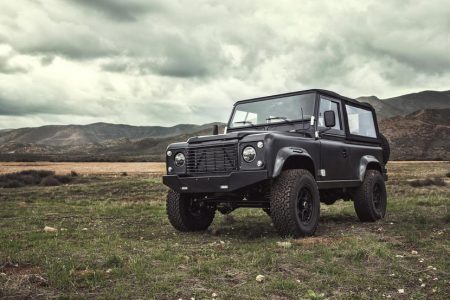 ¿El Land Rover Defender que siempre anhelaste? Icon te lo trae con un V8 LS3 de General Motors