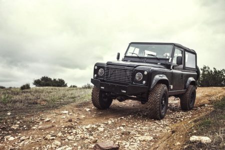 ¿El Land Rover Defender que siempre anhelaste? Icon te lo trae con un V8 LS3 de General Motors