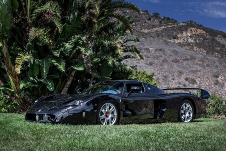 A la venta el único Maserati MC12 de color negro construido