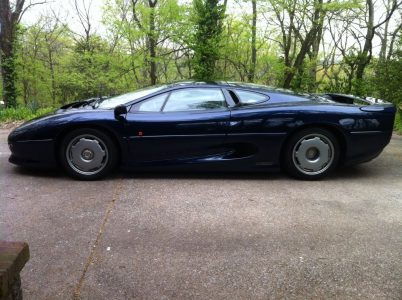 A la venta el último Jaguar XJ220 fabricado