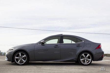 Prueba: Lexus IS 300h híbrido (equipamiento, comportamiento, conclusión)