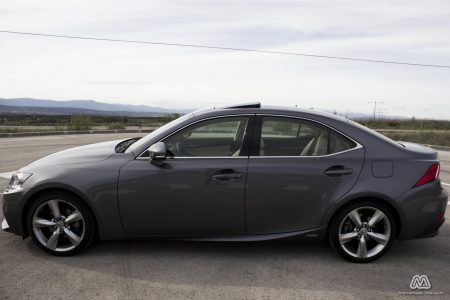 Prueba: Lexus IS 300h híbrido (equipamiento, comportamiento, conclusión)