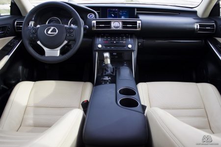 Prueba: Lexus IS 300h híbrido (equipamiento, comportamiento, conclusión)