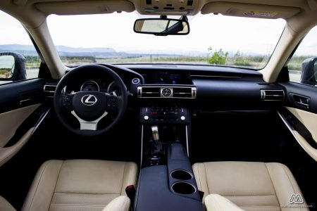 Prueba: Lexus IS 300h híbrido (equipamiento, comportamiento, conclusión)