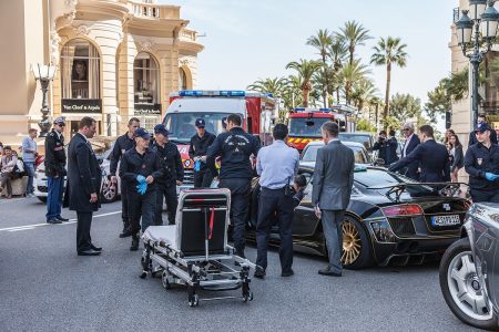 Destrozan un Audi R8 modificado por Prior Design cuando intentan rescatar a su piloto