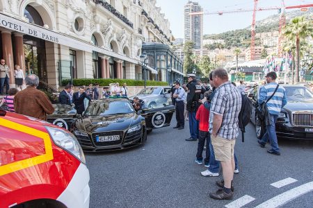 Destrozan un Audi R8 modificado por Prior Design cuando intentan rescatar a su piloto