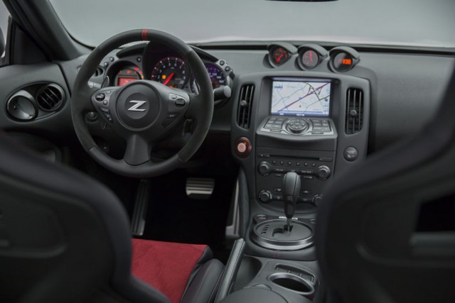 Nissan renueva el 370Z NISMO: nuevo look y posibilidad de cambio automático