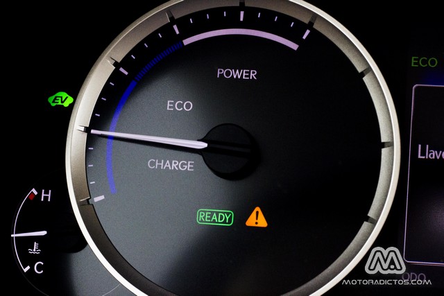 Prueba: Lexus IS 300h híbrido (equipamiento, comportamiento, conclusión) 2
