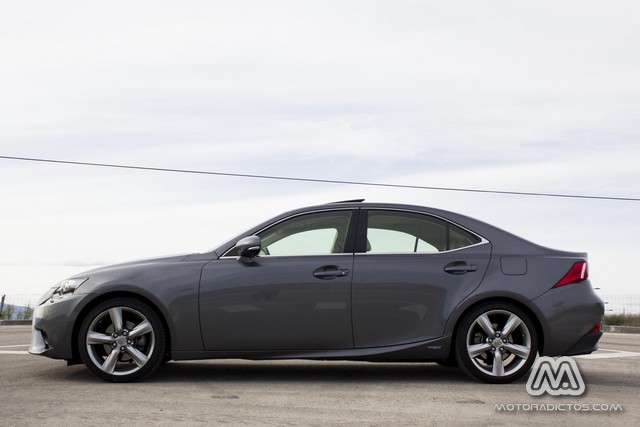 Prueba: Lexus IS 300h Híbrido (diseño, habitáculo, mecánica)