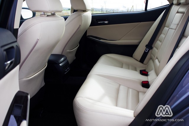 Prueba: Lexus IS300h Híbrido (diseño, habitáculo, mecánica) 8