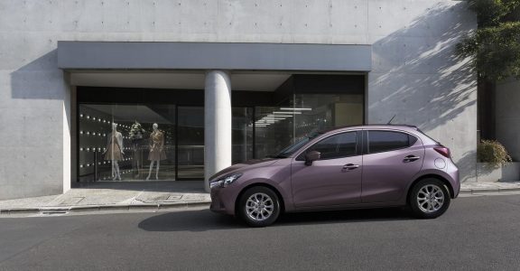 2015-mazda2-demio-1