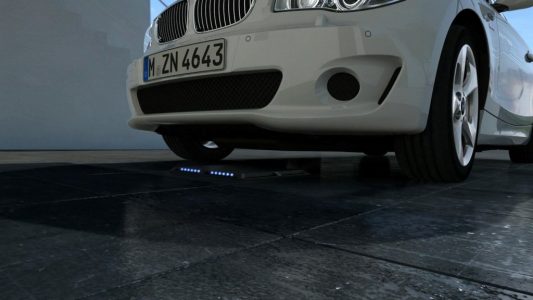 BMW y Mercedes trabajarán juntas en la carga inalámbrica de sus vehículos eléctricos