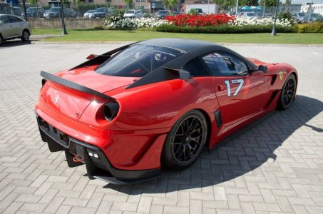 Sale a la venta un Ferrari 599XX